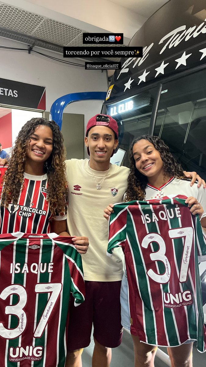 Isaque com as #MeninasDeXerém Duda Calazans e Luiza Calazans, atualmente no São Paulo. 💚 @isaquesilva37 <a href="/dudacalazans_/">Duda🌟</a> <a href="/calazansluizaaa/">Luíza Calazans</a>