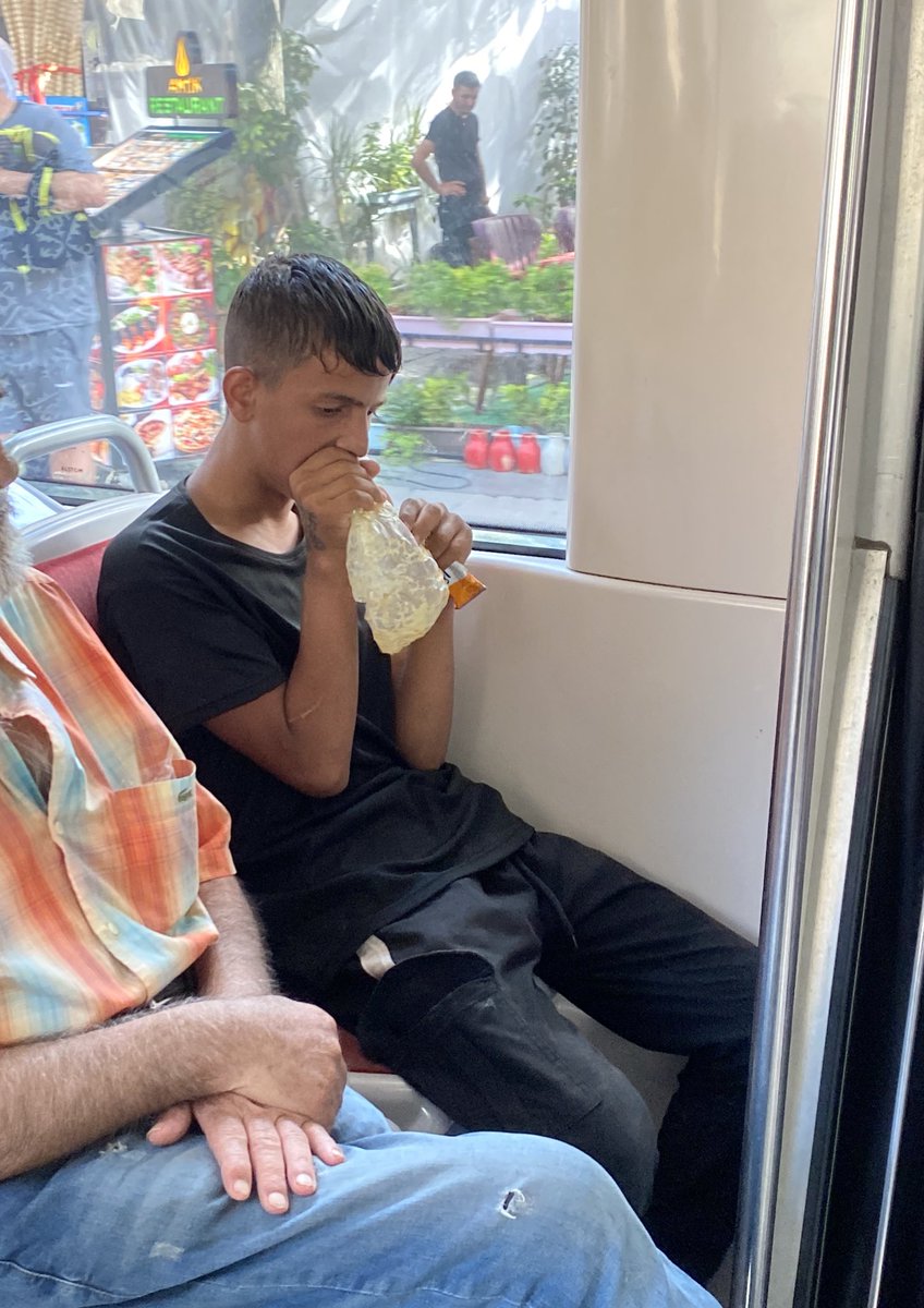 Bolsevik_D's tweet image. Sokaklarda şu orkların her an bıçaklı saldırısına uğramak tehlikesi ile sürüp giden bir yaşamı reddediyorum. Başka bir Türkiye mümkün.