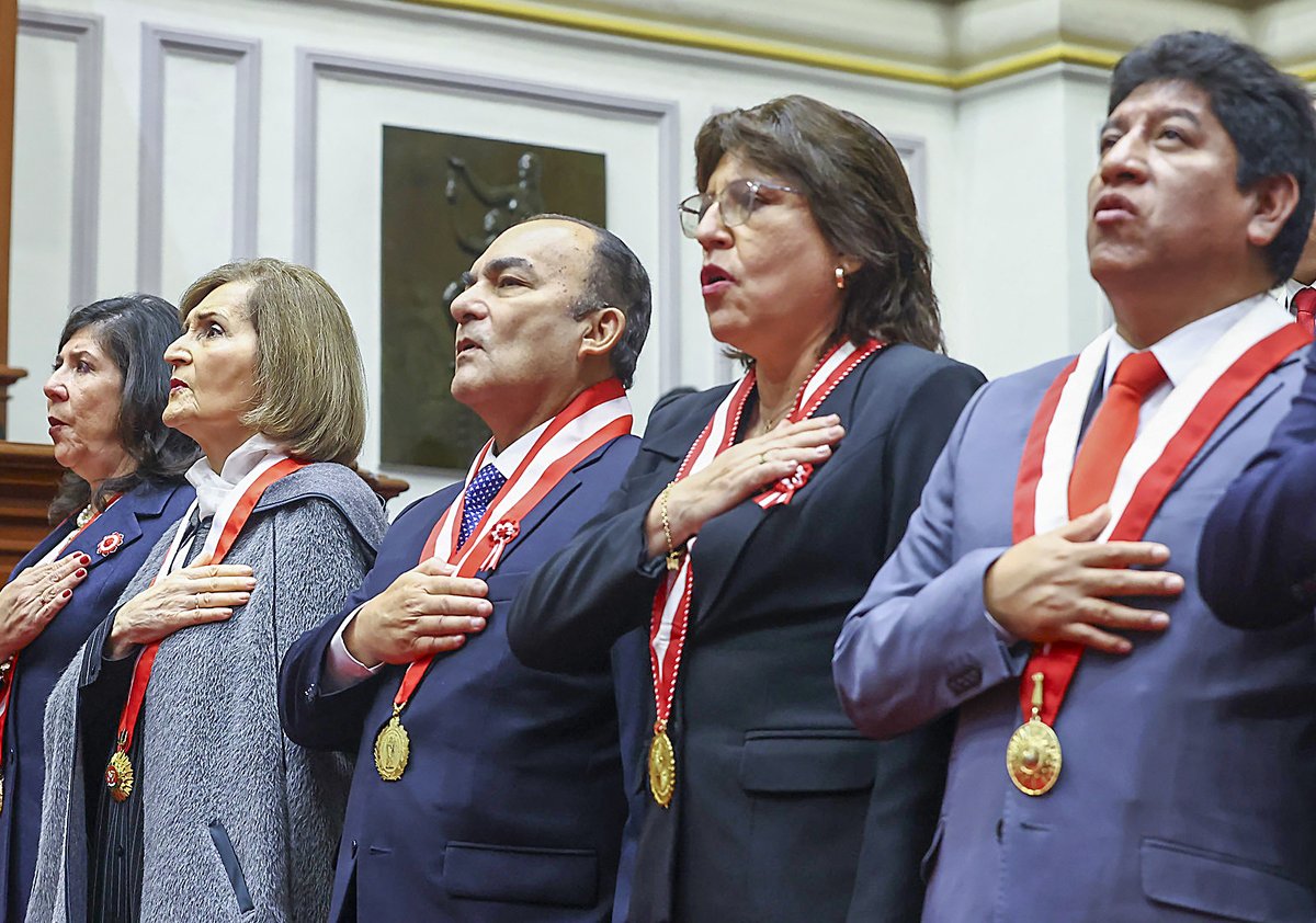 FiscaliaPeru's tweet image. 🇵🇪 #FiscalíaEsTransparencia | Desde el Congreso de la República, la Fiscal de la Nación, Delia Espinoza Valenzuela, participa en la ceremonia del Mensaje a la Nación, junto a los titulares de los poderes del Estado.
