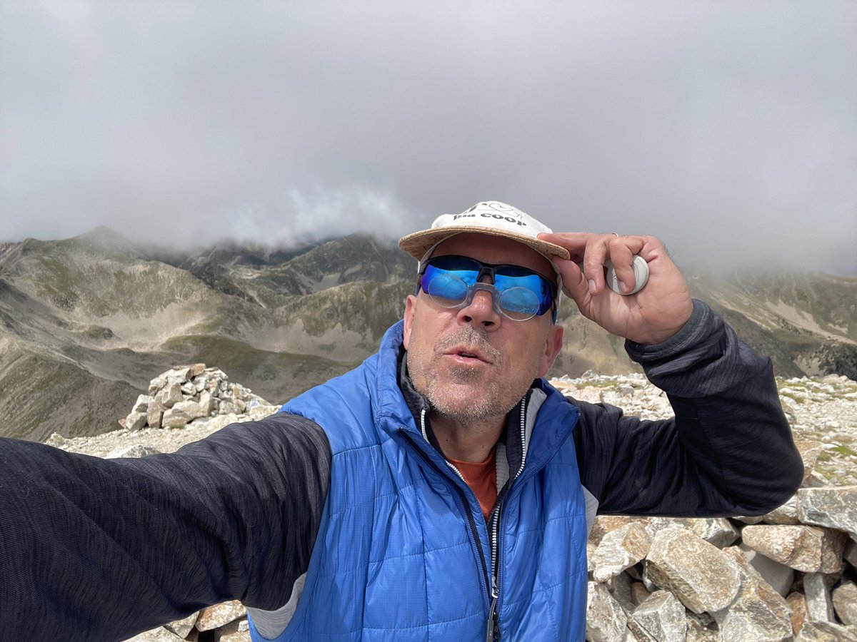 yannkerveno's tweet image. bisou du géant