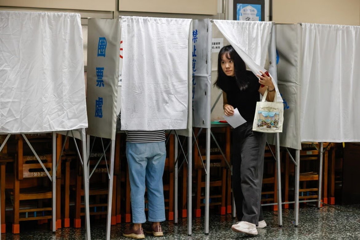 ultimora_pol's tweet image. 🇹🇼 #Taiwan – In 24 collegi elettorali si è votato per un referendum che proponeva la rimozione di deputati del #Kuomintang. In tutti i casi ha prevalso il &quot;No&quot;, quindi i deputati resteranno in carica. Sconfitta per gli indipendentisti del #DPP. Il 23 agosto ci saranno le…