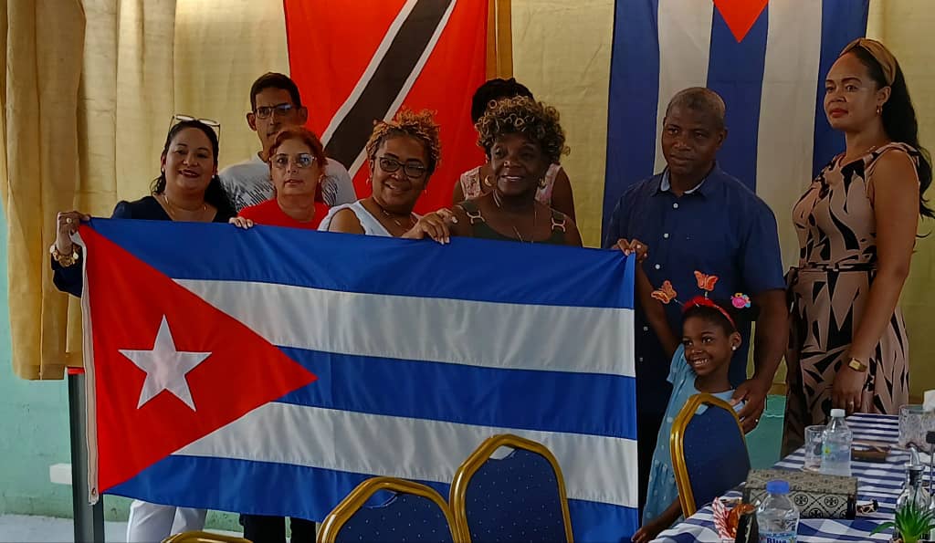 MMarreroCruz's tweet image. Agradecemos profundamente las muestras de solidaridad de muchísimos amigos de #Cuba en diversos países, quienes se unieron para conmemorar el Día de la Rebeldía Nacional y reclamaron el fin del bloqueo despiadado del gobierno de EEUU contra nuestro pueblo.

 #UnidosXCuba