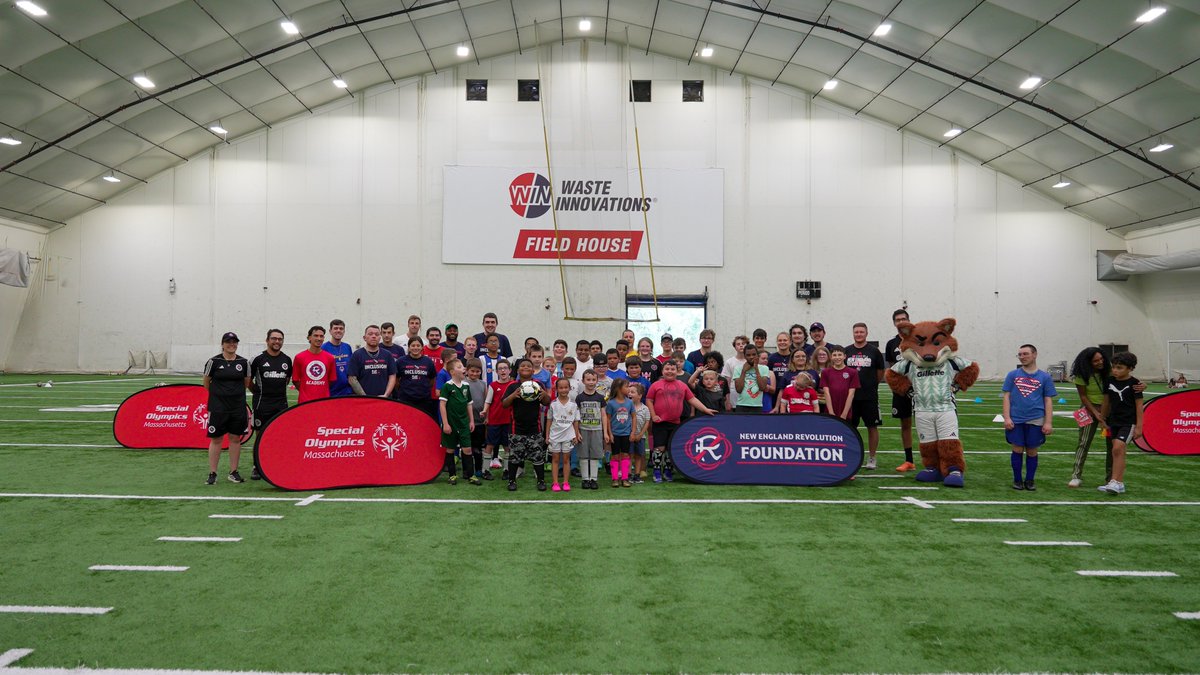 NERevolution's tweet image. Andrew Farrell, Wyatt Omsberg, and members of the Revs Unified Team joined Special Olympics athletes for a clinic ahead of our annual Bowl for a Goal fundraiser this Wednesday. ⚽️
#NERevs