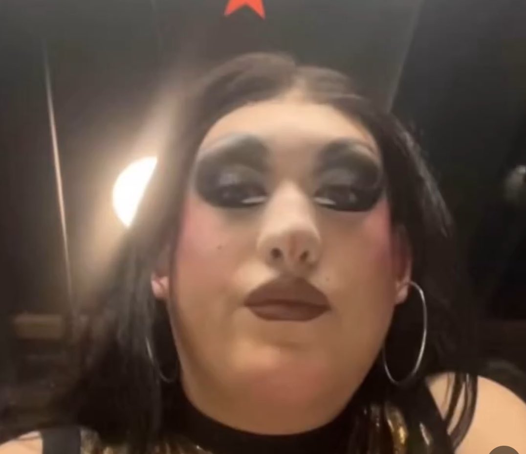 bbypinksav's tweet image. looked at my bank account