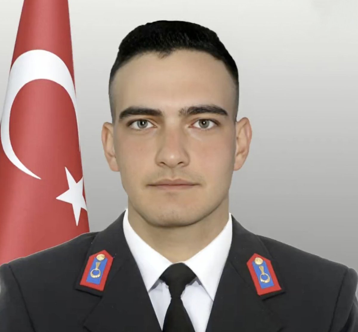 Şırnak'ta operasyon sırasında kayalık bölgeden inerken ağır yaralanan Jandarma Uzman Çavuş Mehmet Ali Yıldırım şehit oldu. 🇹🇷