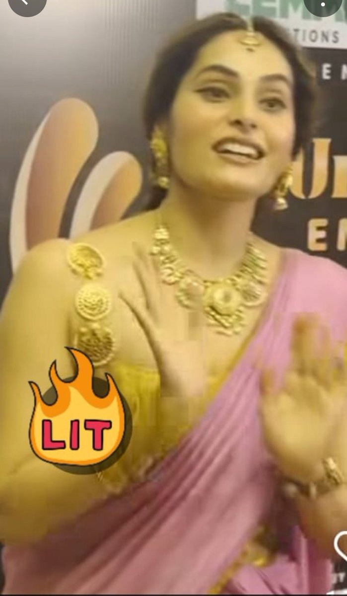 Angelic,radiant beauty😍 
#shrutikaarjun  💖🔥