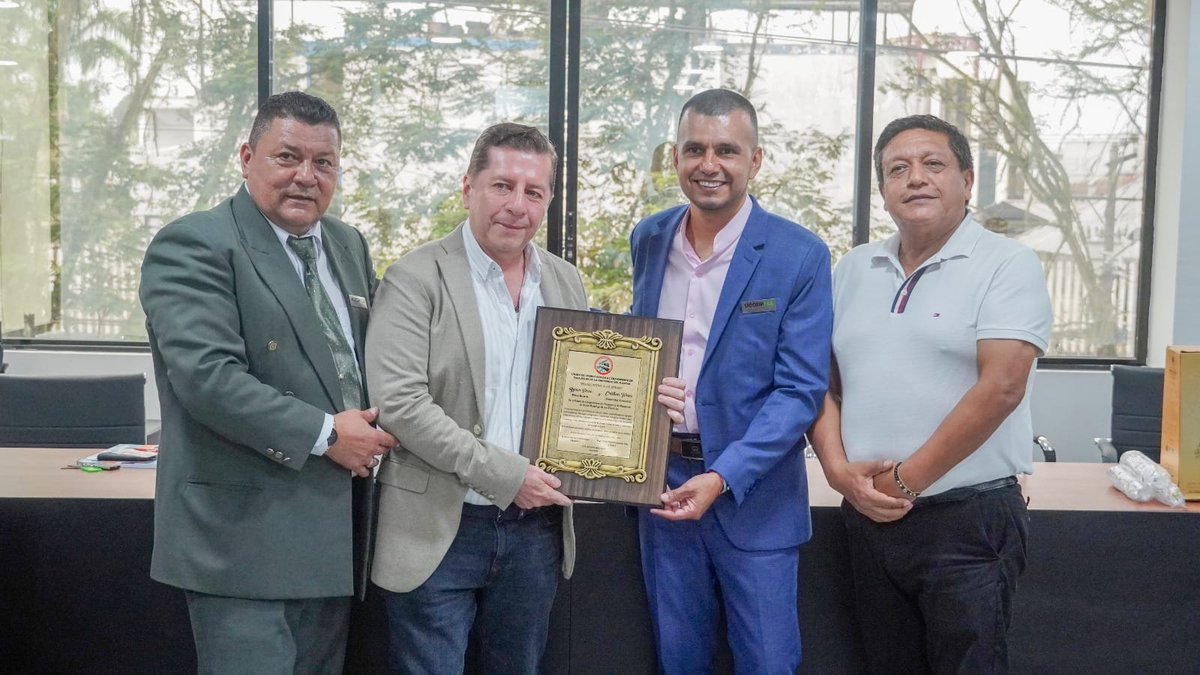 Me complace felicitar a la Unión de Cooperativas de Transporte de Pasajeros de Santo Domingo de los Tsáchilas #UCOTIPTSA por la inauguración de sus modernas instalaciones comerciales y administrativas. Un logro importante para nuestra ciudad que refleja el trabajo y dedicación.