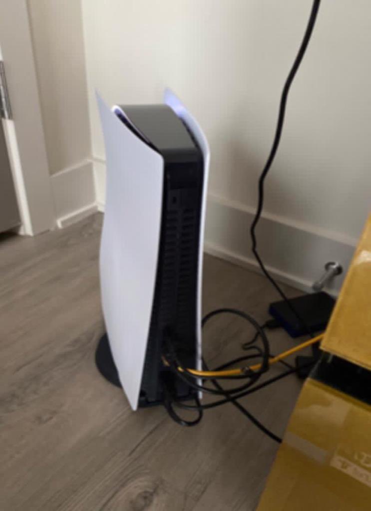 Jackson6e's tweet image. PlayStation 5 is available for sale not used but open BOX. I'm selling at giveaway prices if you're interested, kindly Send me a DM to talk about it more better