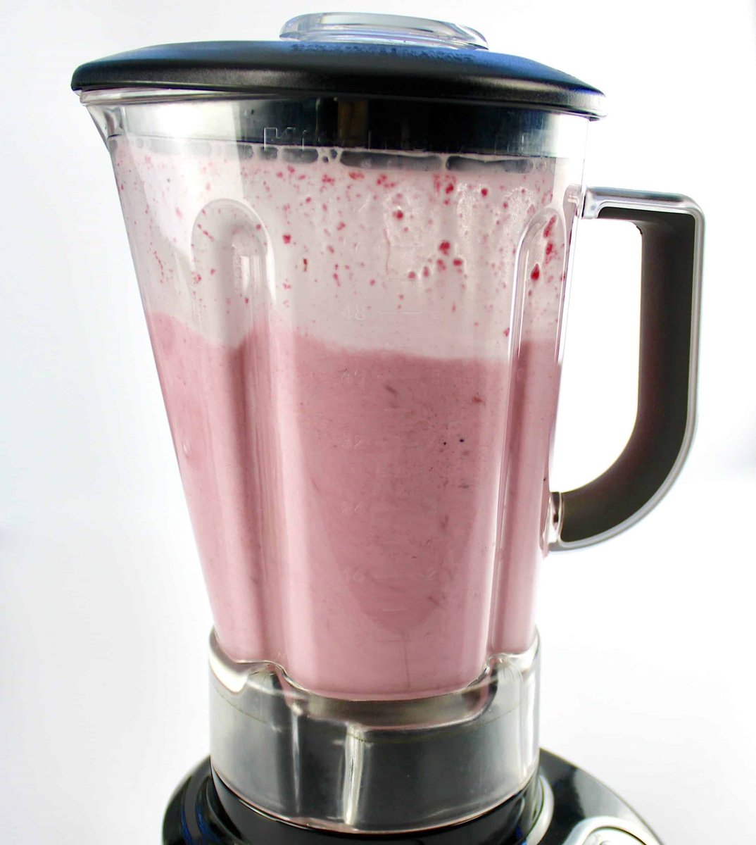 jjkanything's tweet image. Maki was just put in the blender!!! You have 3 options:
😆Continue
😢Continue but slowly
😡Stop
