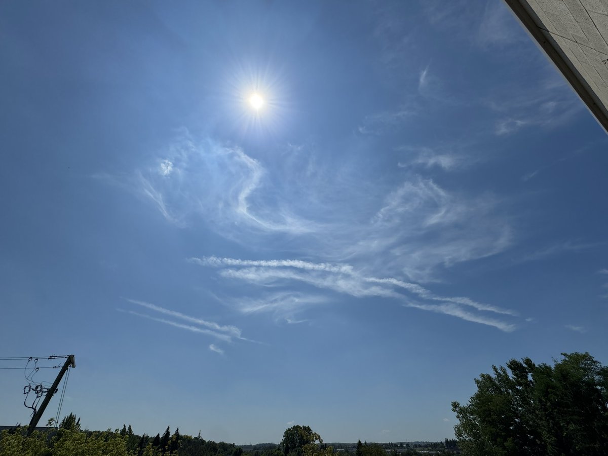 MattsGottaNo's tweet image. Look at these “clouds”