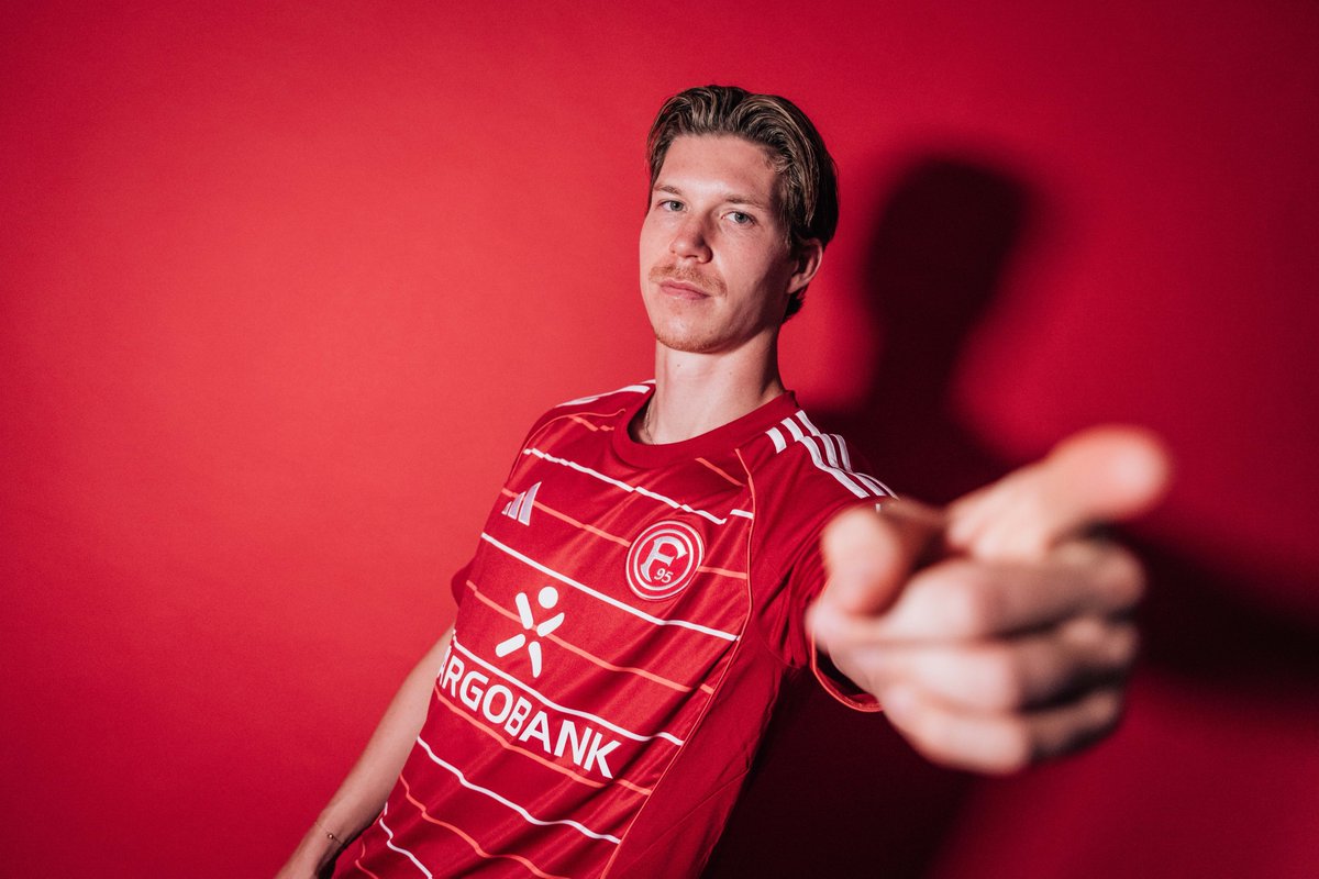 TransferNewsCen's tweet image. OFFICIAL: Fortuna Düsseldorf have signed striker Cedric Itten from Young Boys for €1.5m.