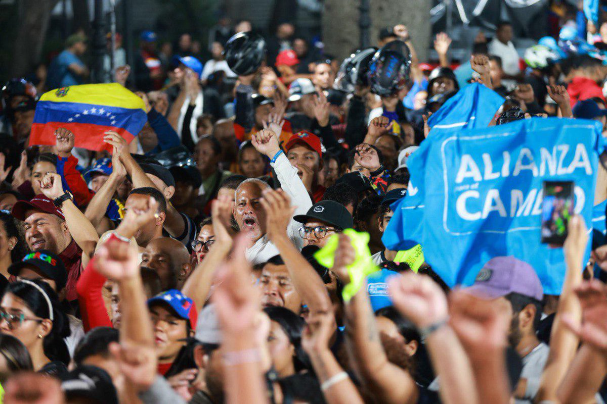 MMarreroCruz's tweet image. Sinceras felicitaciones al Gobierno y pueblo de #Venezuela por otra jornada victoriosa de elecciones. La Revolución Bolivariana y Chavista continúa firme, junto a su unión cívico-militar.
Reiteramos al Presidente Nicolás Maduro que siempre podrá contar con el apoyo de #Cuba.