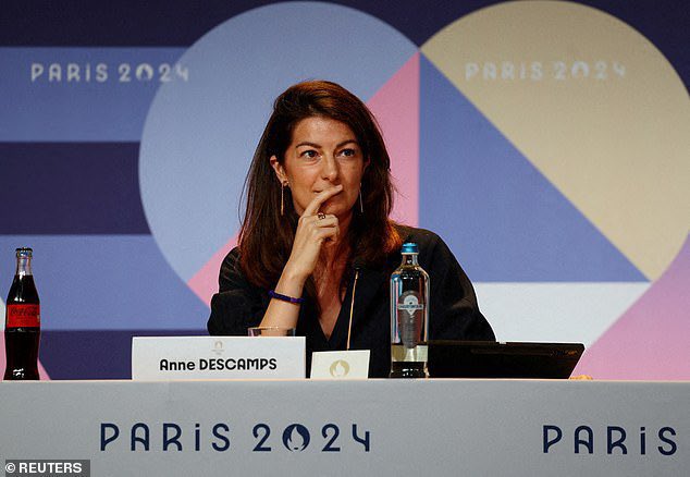 LMDPSG's tweet image. 🚨 Le club officialise la nomination d’Anne Descamps au poste de directrice de la communication.
Ancienne porte-parole et responsable de la communication des Jeux Olympiques de Paris 2024, elle a également occupé des fonctions au sein du cabinet d’Emmanuel Macron à Bercy.
Elle…