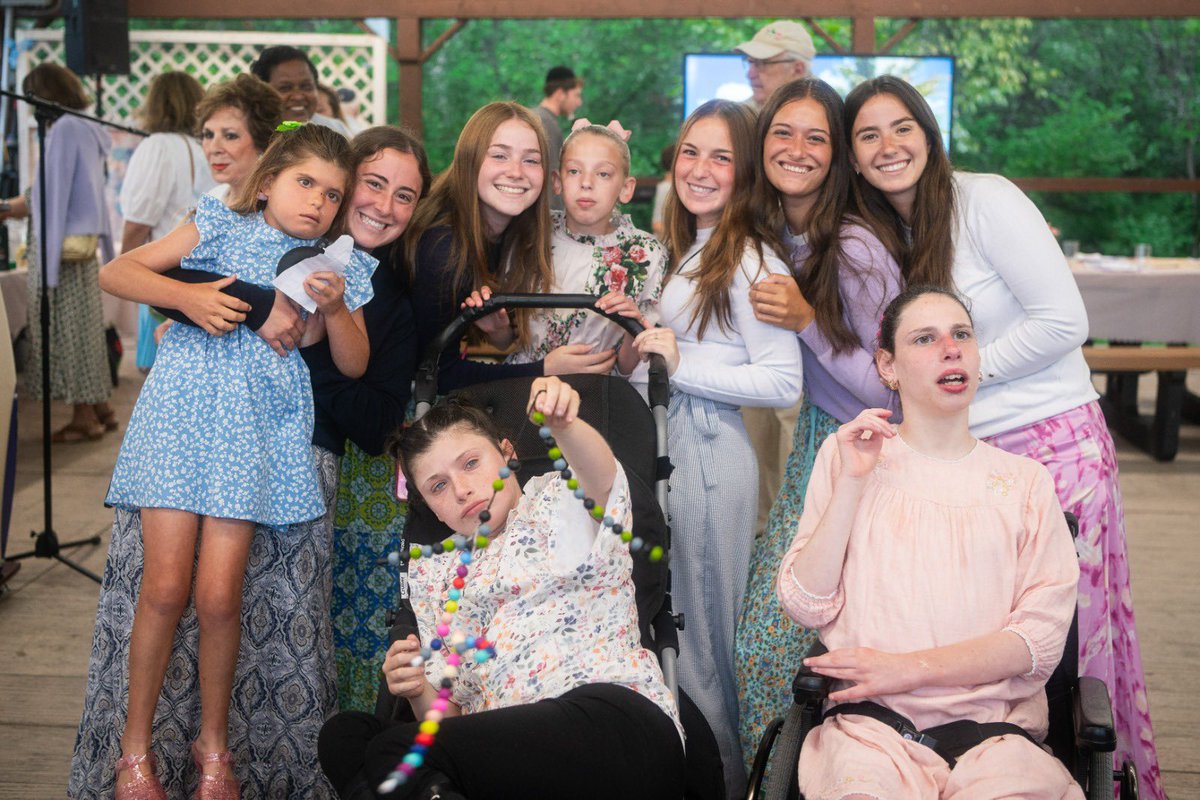CampHASC's tweet image. 🎉 Mazal Tov! 🎉
A huge Mazal Tov to the Atlas Family on celebrating Tehila’s Bat Mitzvah! 💕✨

Wishing Tehila a life filled with Torah, simcha, and endless bracha! 
#MazalTov #BatMitzvah #SimchaTime #CampHASC 💫🎀🎉
