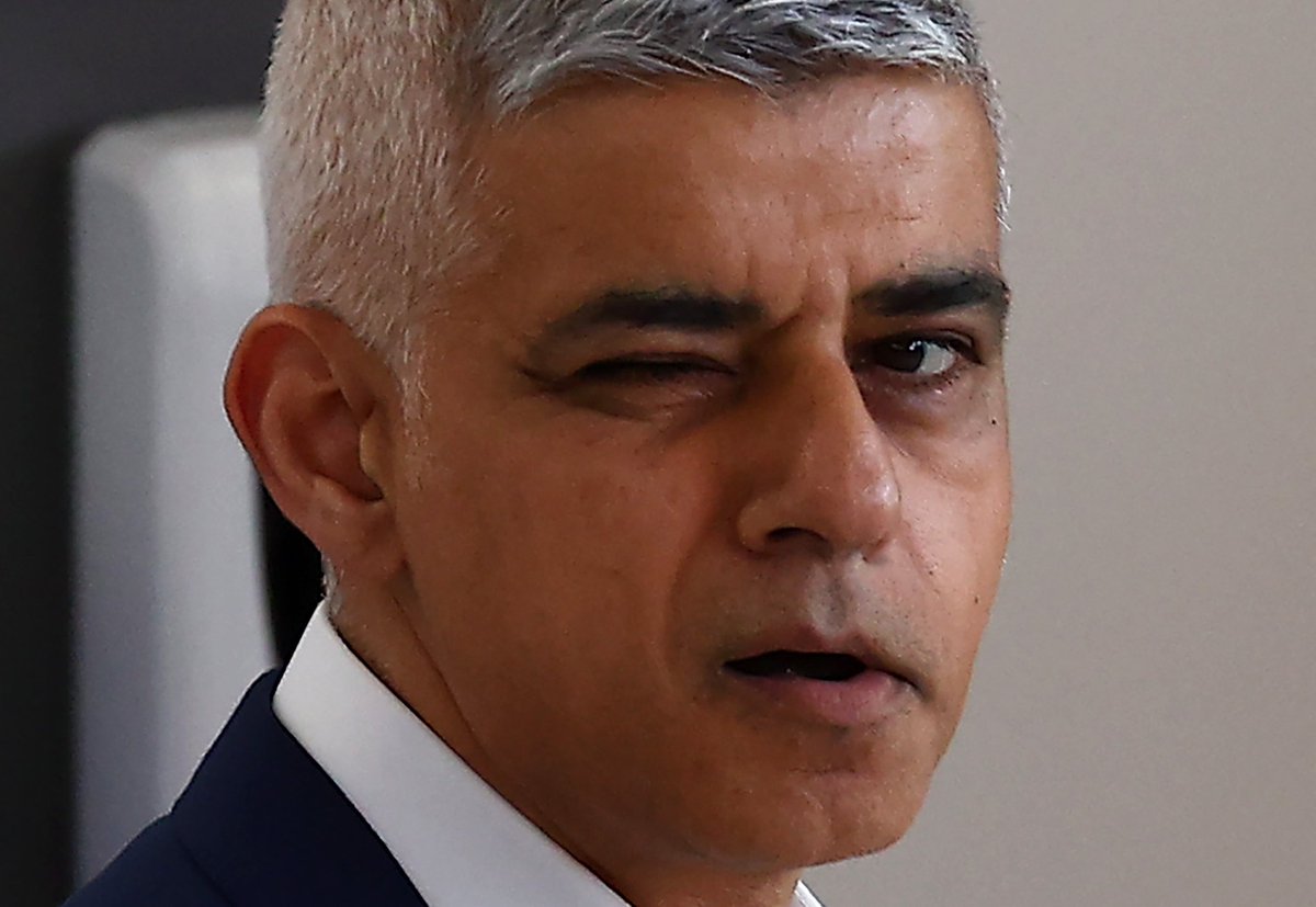 DavidPoulden's tweet image. Drop a ❤️ retweet and follow me if you agree with TRUMP. Sadiq Khan is a NASTY PERSON.