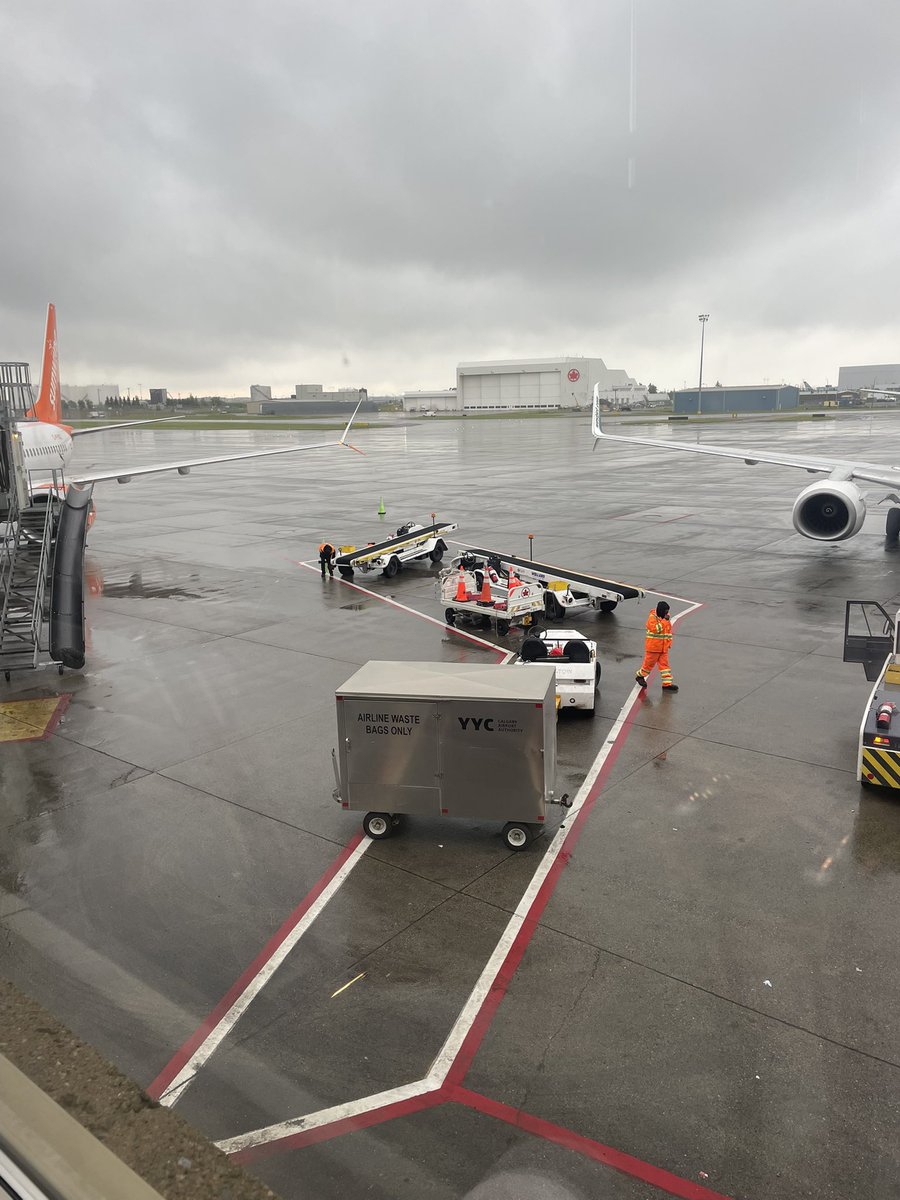 Birdhouse7S's tweet image. Leaving Calgary airport in another hour and a half, but I am at the gate super early so I can just sit and relax.