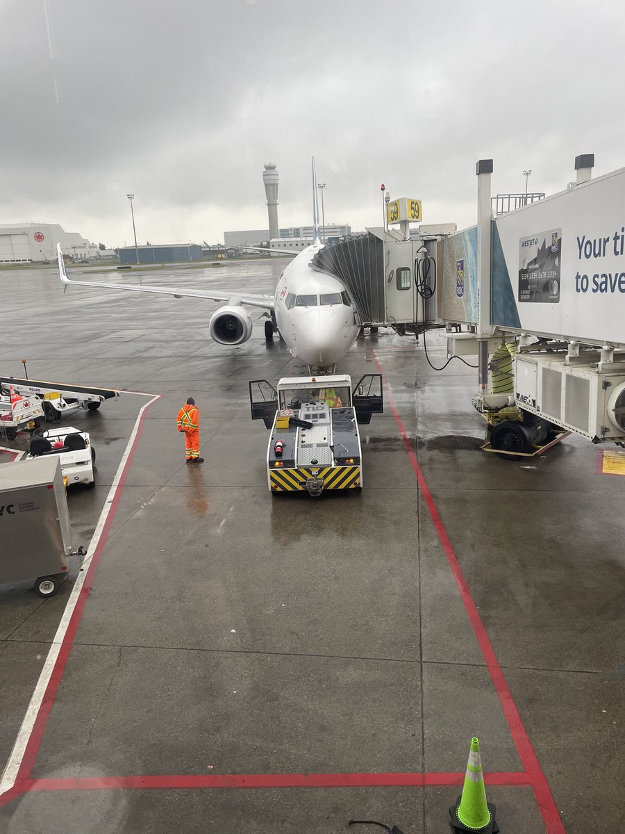 Birdhouse7S's tweet image. Leaving Calgary airport in another hour and a half, but I am at the gate super early so I can just sit and relax.