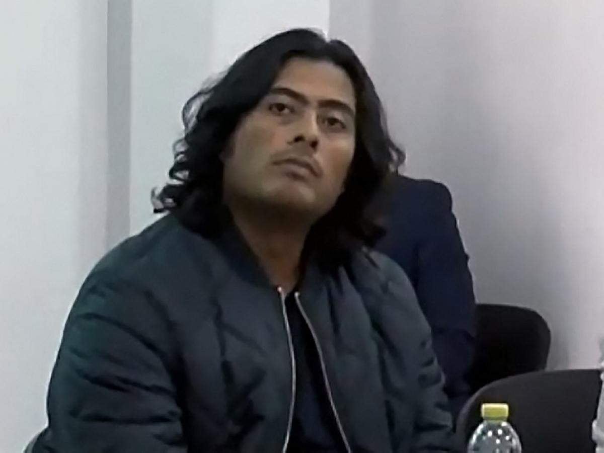 Karen Cortés (@soy_karen_c) on Twitter photo Sandra Heredia, vergüenza nacional.
“LA JUSTICIA NO SE ARRODILLA ANTE EL PODER”
Entonces, ¿por qué sí hay juicio contra Álvaro Uribe, pero <a href="/nicolaspetroB/">Nicolás Petro Burgos</a> sigue impune?
¡Qué descaro! Sandra Heredia, vergüenza nacional.
“LA JUSTICIA NO SE ARRODILLA ANTE EL PODER”
Entonces, ¿por qué sí hay juicio contra Álvaro Uribe, pero <a href="/nicolaspetroB/">Nicolás Petro Burgos</a> sigue impune?
¡Qué descaro!