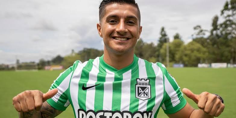 MUNDINHODOCEC's tweet image. 🚨EXCLUSIVA: o Staff de Yeison Guzmán procurou o Cruzeiro para retomar negociação em stand-by desde 2021. Cruzeiro já enviou uma proposta e o fato de todas as documentações já estarem assinadas é um facilitador.  

🗞Apuração: @XamuelVenancio / @tweetsceleste 
📷 Ramiro Greco/SEP