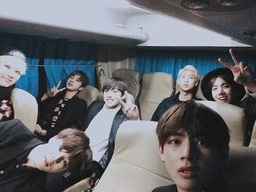 daily ot7 selca⁷ ia tweet media