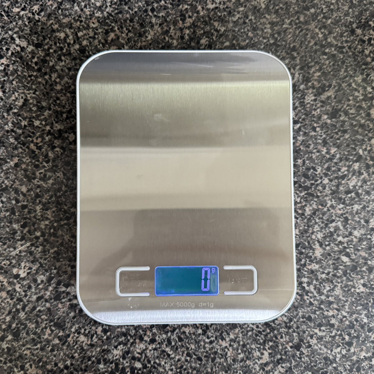 tomortgh's tweet image. new food scale + my first yog bowl back #sohappy