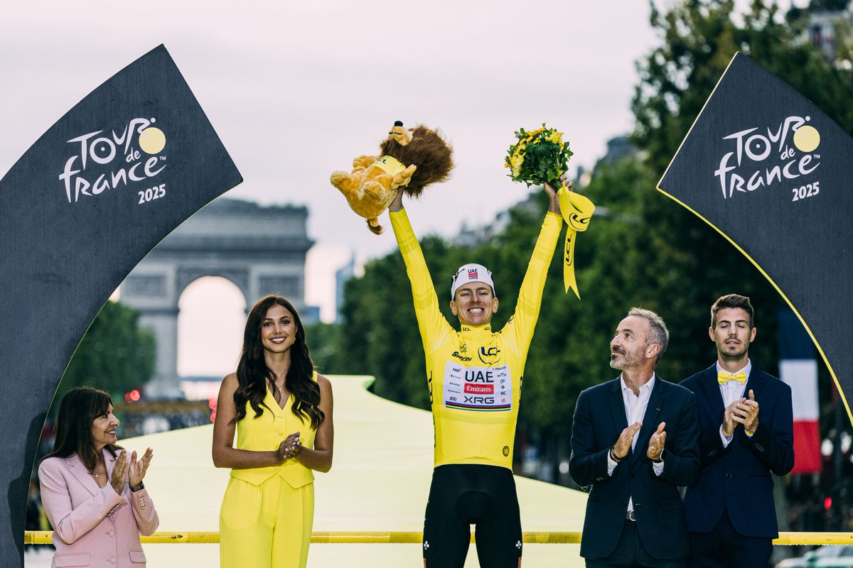 Carbon's tweet image. Congrats to Tadej Pogačar, 2025 Tour de France champion 🏆
He won yellow on a custom Fizik One-to-One saddle—3D printed with Carbon tech and tuned to his pressure map data.
Personalized fit. Podium performance.
#PoweredByCarbon #TourDeFrance #3DprintedPerformance #CyclingTech