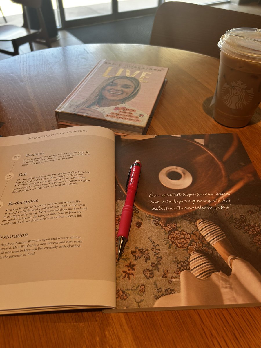 MomoMorning7's tweet image. Bible study time :3