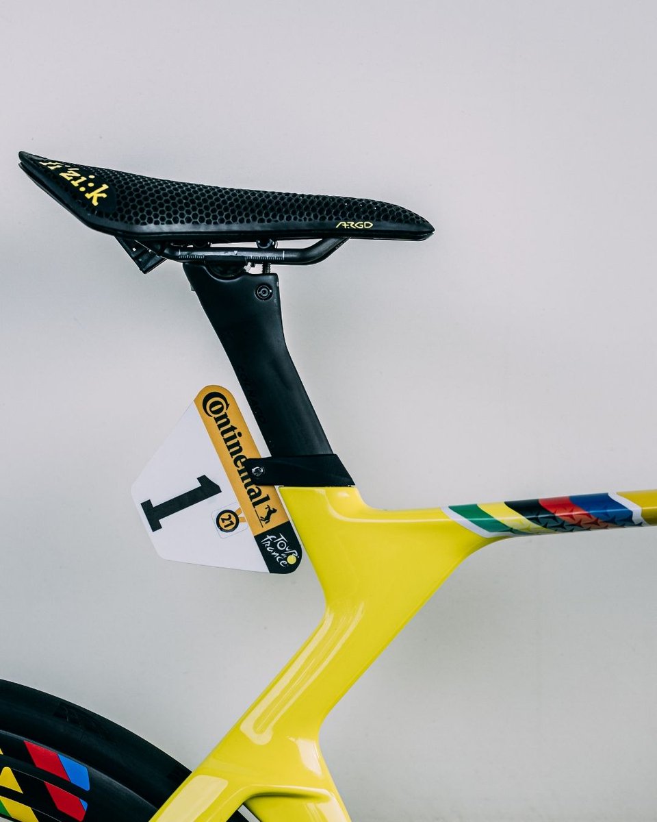Carbon's tweet image. Congrats to Tadej Pogačar, 2025 Tour de France champion 🏆
He won yellow on a custom Fizik One-to-One saddle—3D printed with Carbon tech and tuned to his pressure map data.
Personalized fit. Podium performance.
#PoweredByCarbon #TourDeFrance #3DprintedPerformance #CyclingTech