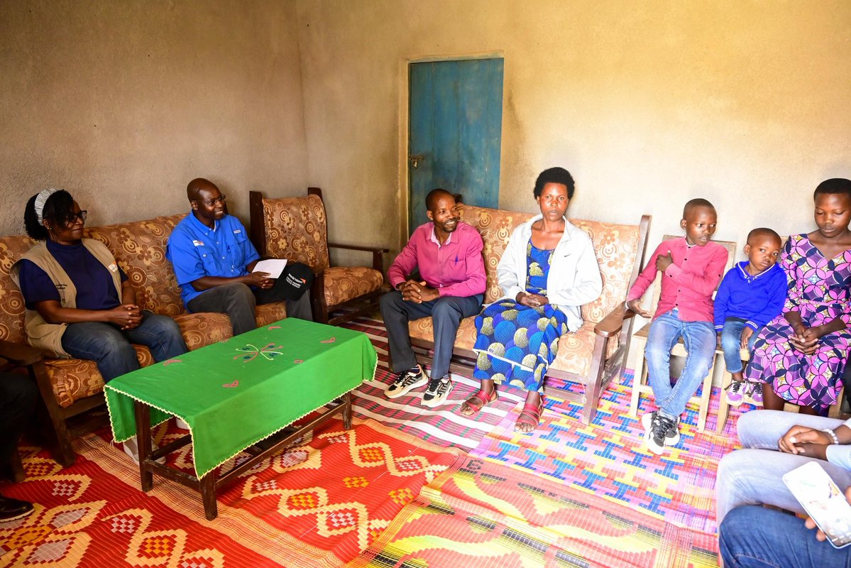 WVRwanda's tweet image. Today, @WorldVision&apos;s Chief Field Operations Officer @jb_kamate also visited a family in @GicumbiDistrict.
Daniel &amp;amp; Regine&apos;s family shared how WV&apos;s Empowered World View training &amp;amp; support helped them escape poverty, now thriving farmers with, electricity &amp;amp; a 5 year biz plan.