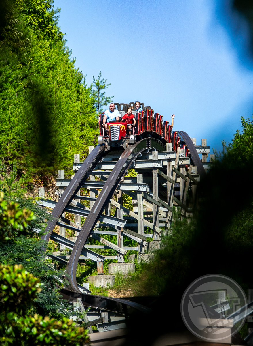 Thrilltography1's tweet image. 馃幎She'll be coming 'round the mountain when she comes!馃幎
Lightning Rod, @Dollywood
