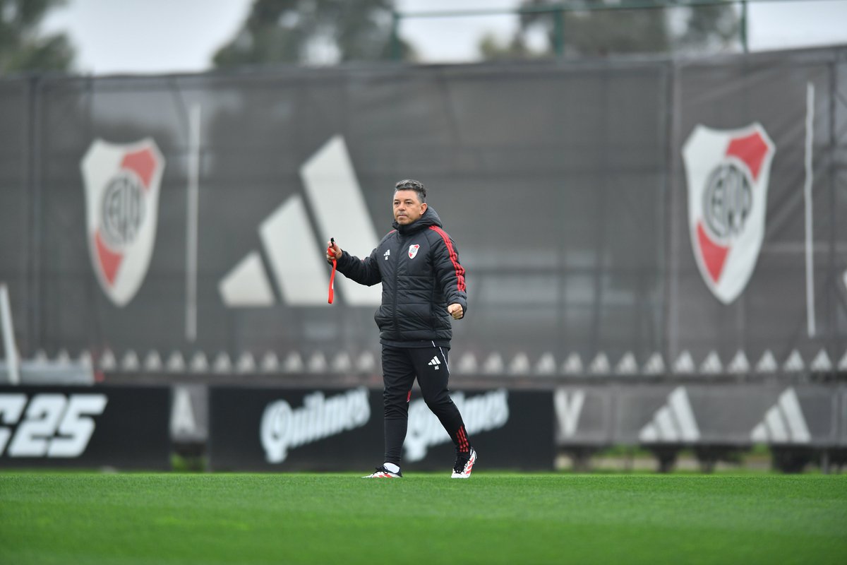 Quilmes_Cerveza's tweet image. ¿Quién para acompañarme a ver un entrenamiento de River? 

Con la compra de Quilmes en @tada_ar participás para ir a ver una práctica del Millonario

👉 link.tada.com.ar/3qSL/quilmesen…