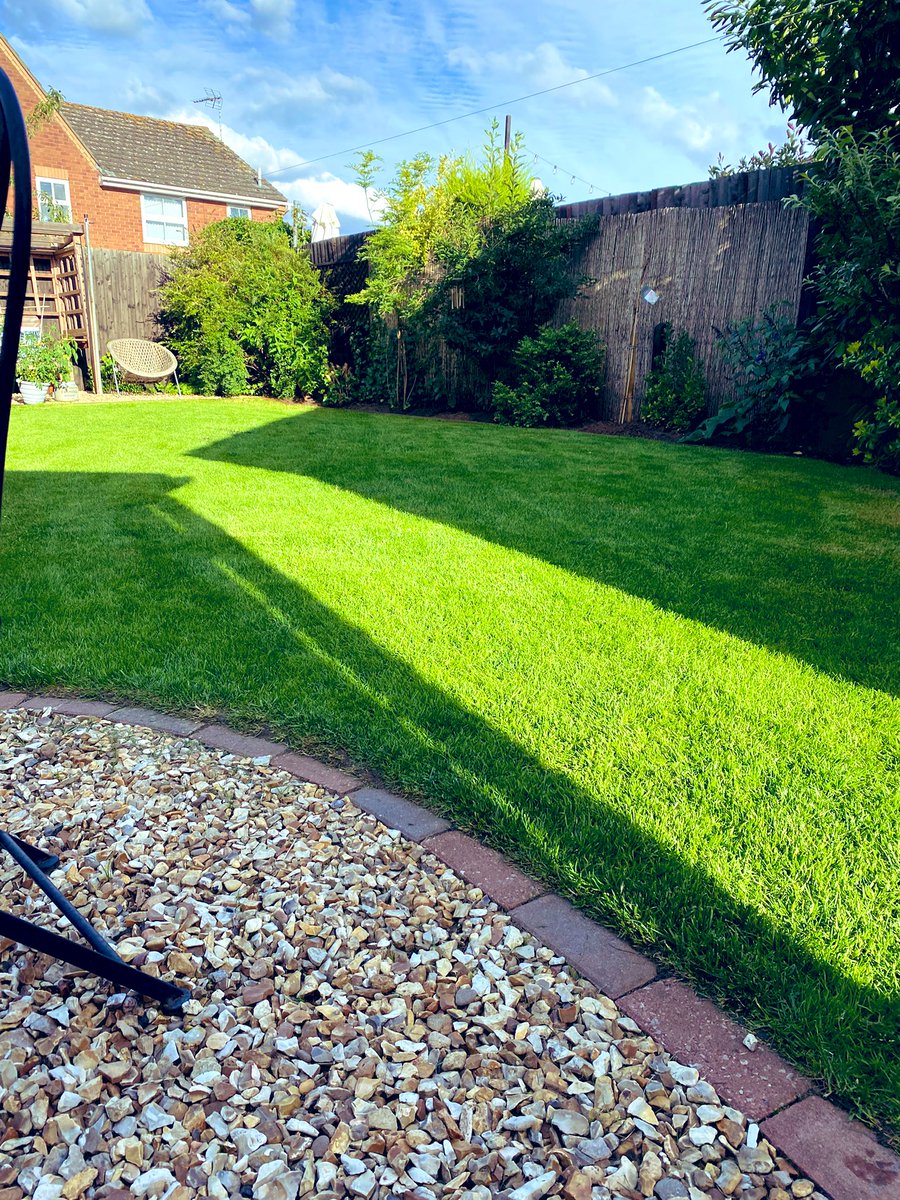 AndyPearson68's tweet image. Hopefully we are all getting there slowly 🏡👨‍🌾🌱✂️. Few small patches in the back &amp;amp; some work to do in Sep 📅 in the front but that recent ☔️ was most welcome 🙏.