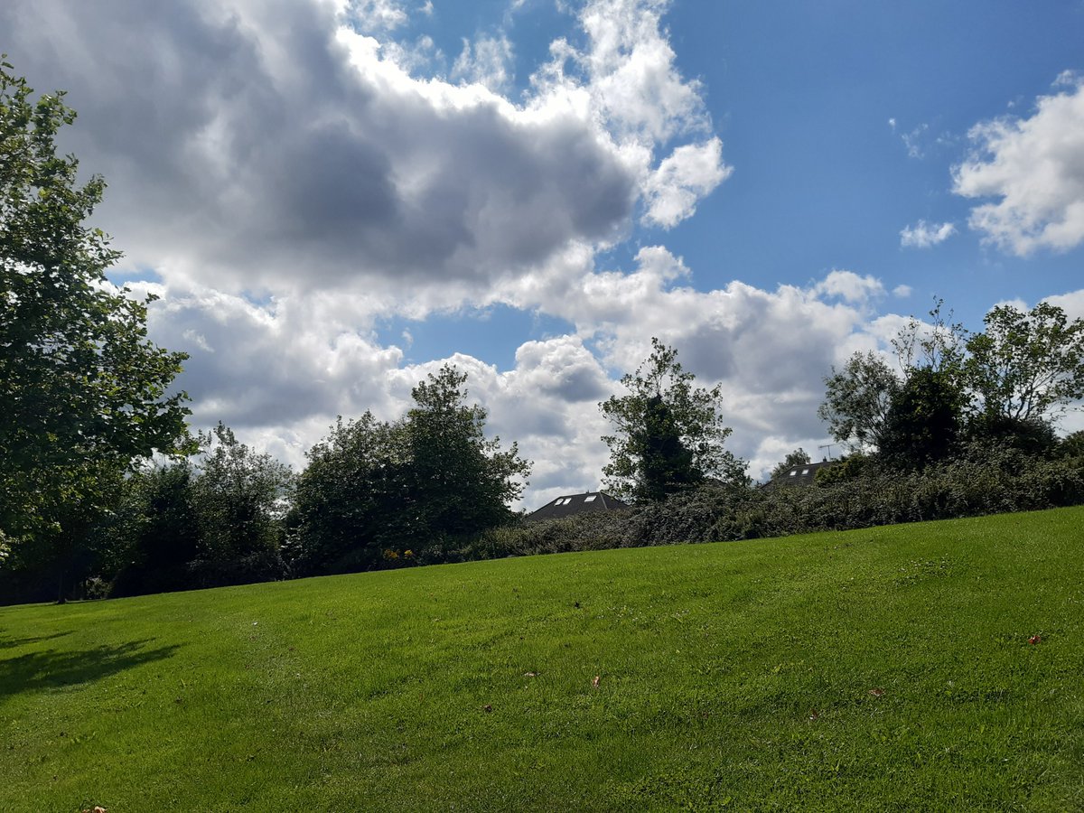 Some very welcome sunshine and warmth for today's #300daysofwalking #round5crew #200daysofwalking