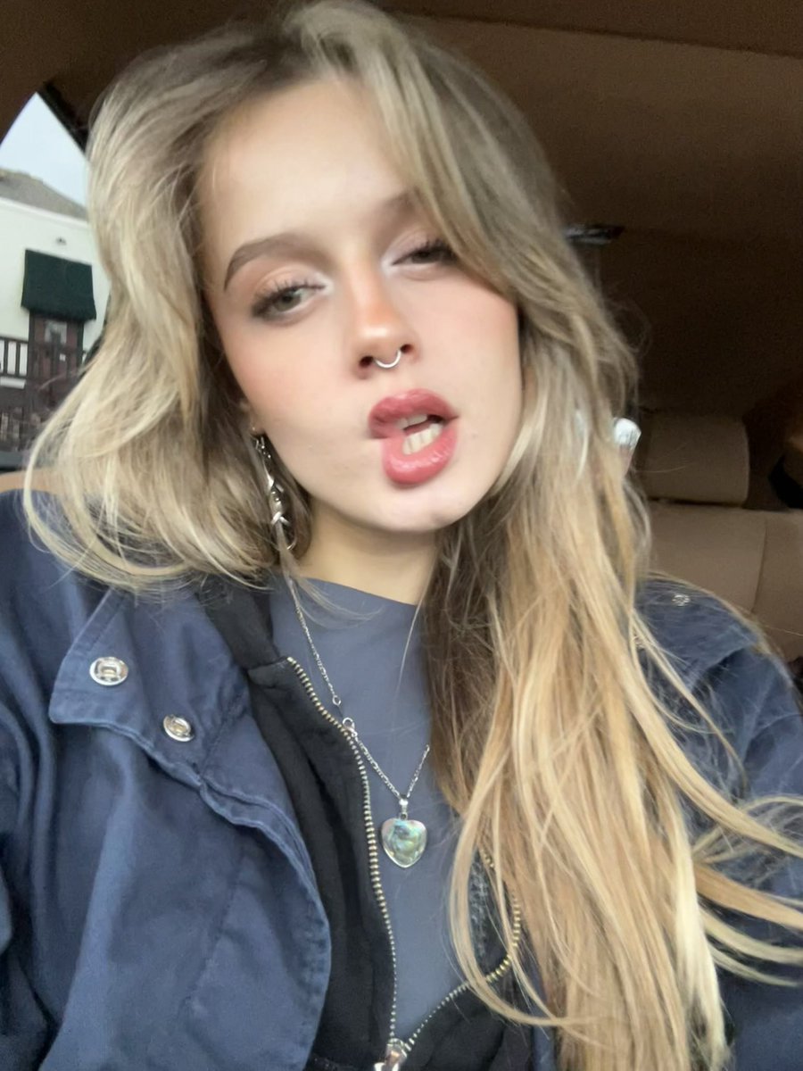 GoddessMeara's tweet photo. work harder pig 

findom finsub femdom domme financial domination paypig https://t.co/D9usex7ZS4