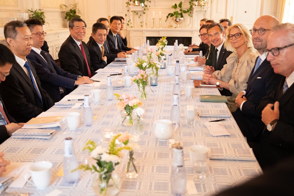 Sweden proudly welcomes representatives from the United States and the People's Republic of China for their bilateral trade negotiations.

The fact that the world's two largest economies have chosen Sweden to host the negotiations shows the strength of Sweden's international