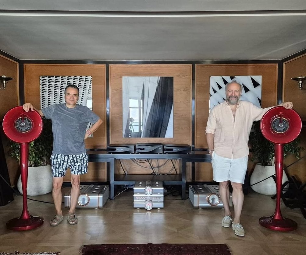 Harika bir foto... 😍📢
#HalitErgenç #oncecustom #oncecustomsound #KralKaybederse