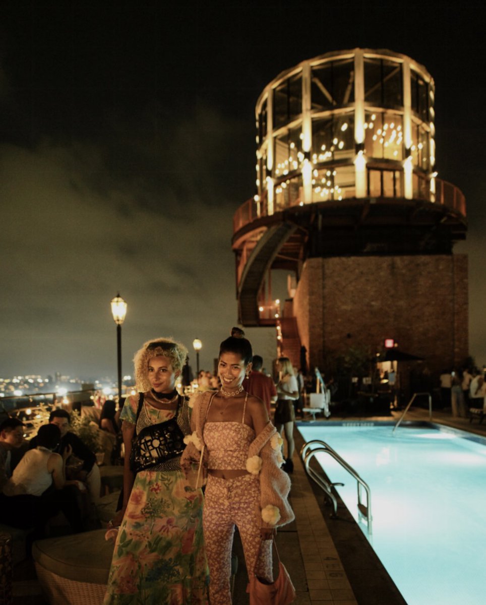 NolchaShows's tweet image. DeFi Summer hits this Wednesday, July 30, NYC 🌇
📍 Arlo Rooftop Williamsburg | 7–11PM
🏙️ Sunset views, good convos, summer beats
Co-Hosts:
✨ @Mercuryo_io @solayer_labs @justentropylol
✨ @Pizza_Ninjas @NakamotoWhales
✨ @ArchNtwrk @mad__app
✨RSVP in the bio✨
🎨…