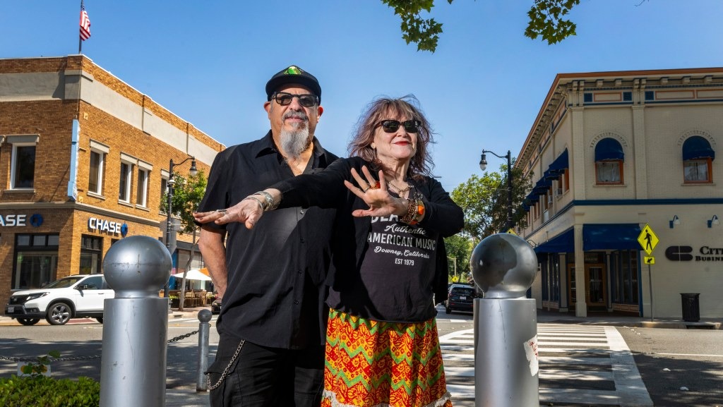 Los Lobos (@loslobosband) on Twitter photo Steve Berlin and Exene Cervenka of @XtheBand caught up with the @OCRegister to chat about the 99 Years of Rock 'N Roll Tour! 🤘🎸
Catch both bands live at the Pacific Amphitheater in Orange County on 8/3!
📚 Article: ocregister.com/2025/07/24/la-…
🎟️ Tickets: loslobos.org/tour Steve Berlin and Exene Cervenka of @XtheBand caught up with the @OCRegister to chat about the 99 Years of Rock 'N Roll Tour! 🤘🎸
Catch both bands live at the Pacific Amphitheater in Orange County on 8/3!
📚 Article: ocregister.com/2025/07/24/la-…
🎟️ Tickets: loslobos.org/tour