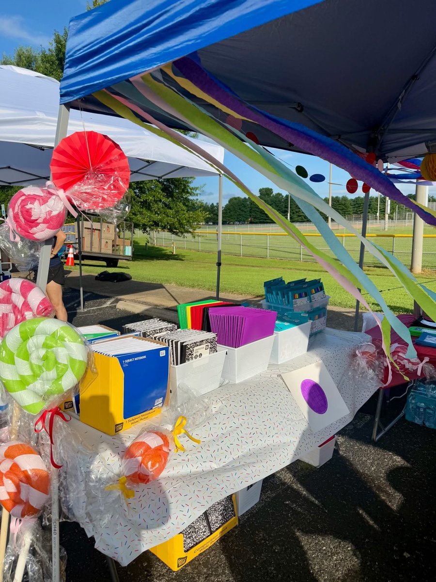 starpt4u's tweet image. Our #PortlandTN clinic was thrilled to participate in the @Portlandtncofc #BackToSchoolBash once again this year! 🎒✏️

There’s nothing better than investing in our community’s future by helping families gear up with #SchoolSupplies for another successful school year! 📚

#STARPT