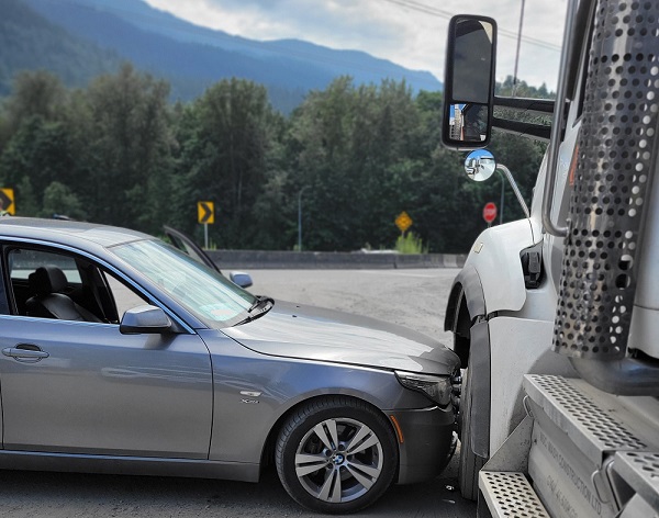 GRCenCB's tweet image. #PatrouilleRoutièreCB  -  Adolescent d’Abbotsford : près de 1 800 $ d’amendes pour avoir fui la Patrouille routière de la C.-B. à grande vitesse et percuté un camion-benne stationné cb-bc.grc-rcmp.gc.ca/ViewPage.actio…
