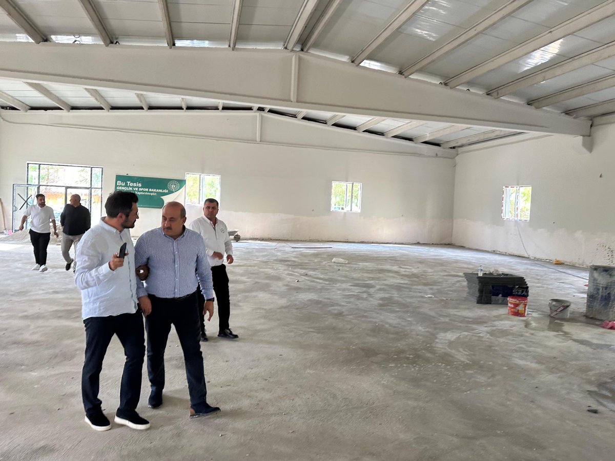 📍Eruh Amatör Spor Kulüpleri Salonu

İl Gençlik ve Spor İl Müdürü Sn. İsmail ÇALGAN, İlçe Kaymakamımız Sn. Hacı Kerim MERAL ve Belediye Başkanımız Sn. <a href="/cevher_ciftci/">Cevher ÇİFTÇİ</a> Gençlik ve Spor Bakanlığı tarafından ilçemizde yapımı devam eden Amatör Spor Kulüpleri Salonunu ziyarette bulunup