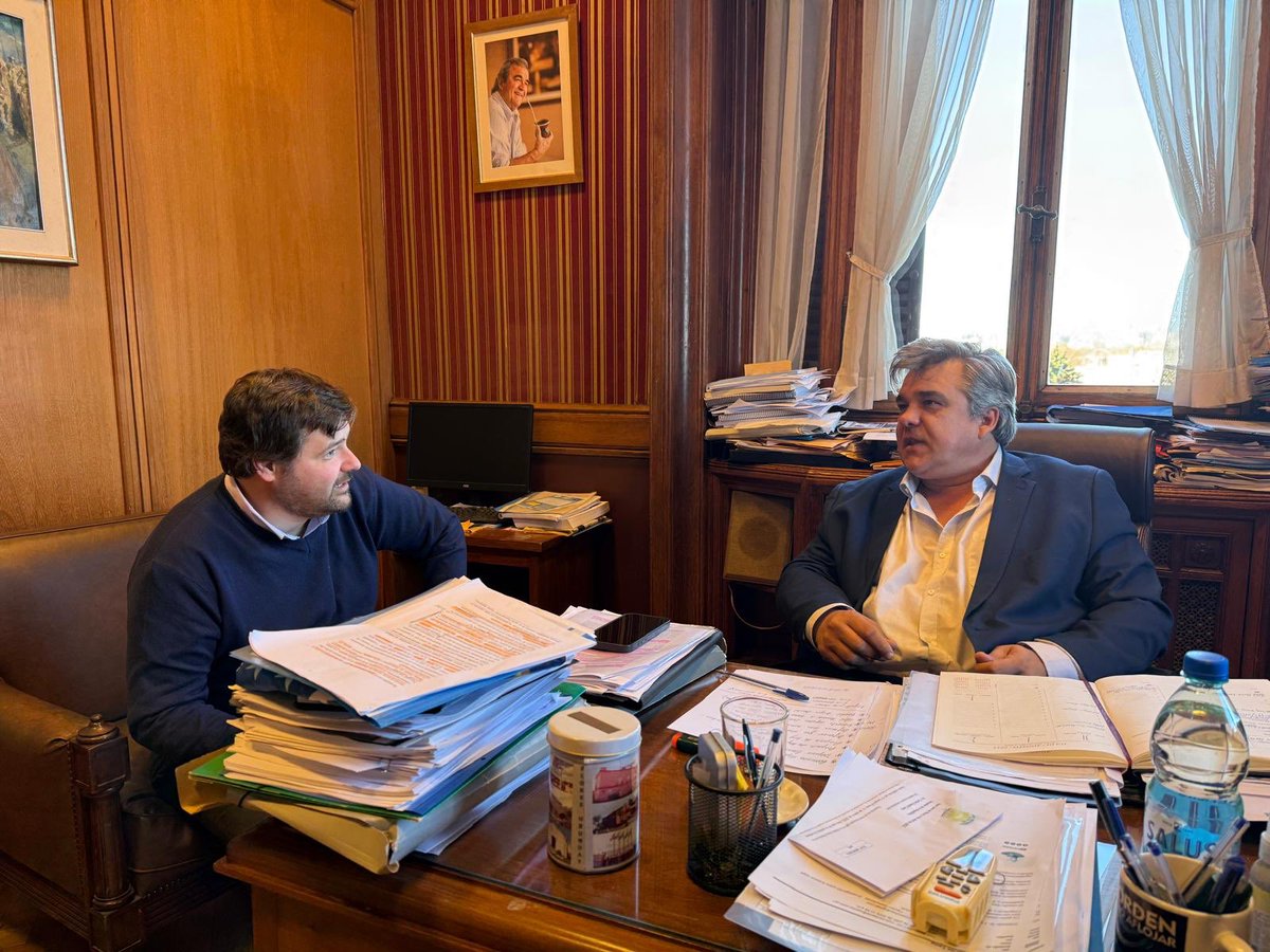 cdcamy's tweet image. Reunido con el Director de @Ursec_oficial, Dr. @NanoClaramunt. Informándonos y analizando la situación actual en materia de telecomunicaciones, normas sectoriales específicas y aspectos relacionados a la administración y control del espectro radiolectrico nacional.