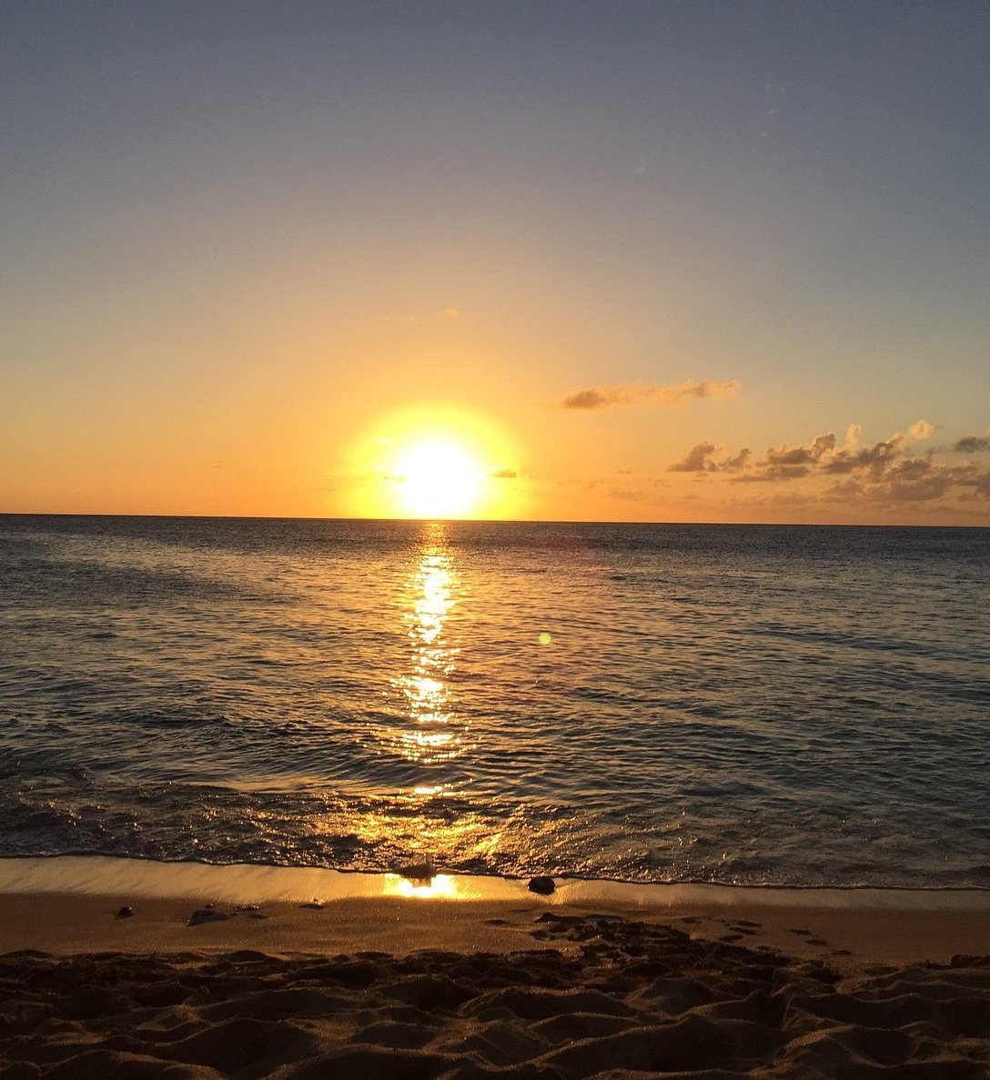 _ameena1's tweet image. Spent the day with my favourite view and fev people 🌊✨️🎂