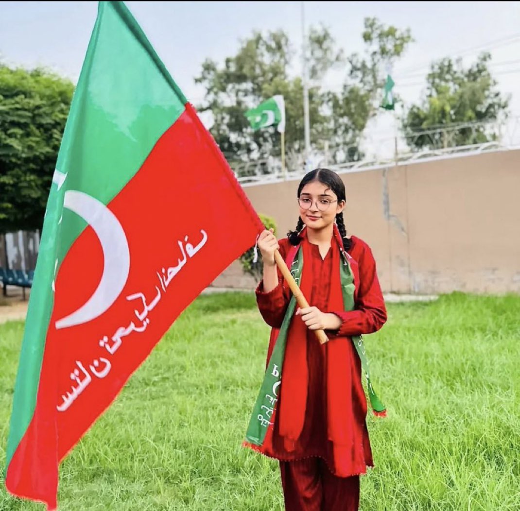 آج 70 دن ہوئۓ شہر بانو کے گھر کی بجلی بند ہے ۔۔کیا عمران خان کو سپورٹ کرنا اتنا بڑا جرم ہے؟کچھ تو خدا کا خوف کرو بجلی بند کرنے سے کیا عمران خان کی محبت دل سے نکلوا سکو گے؟؟