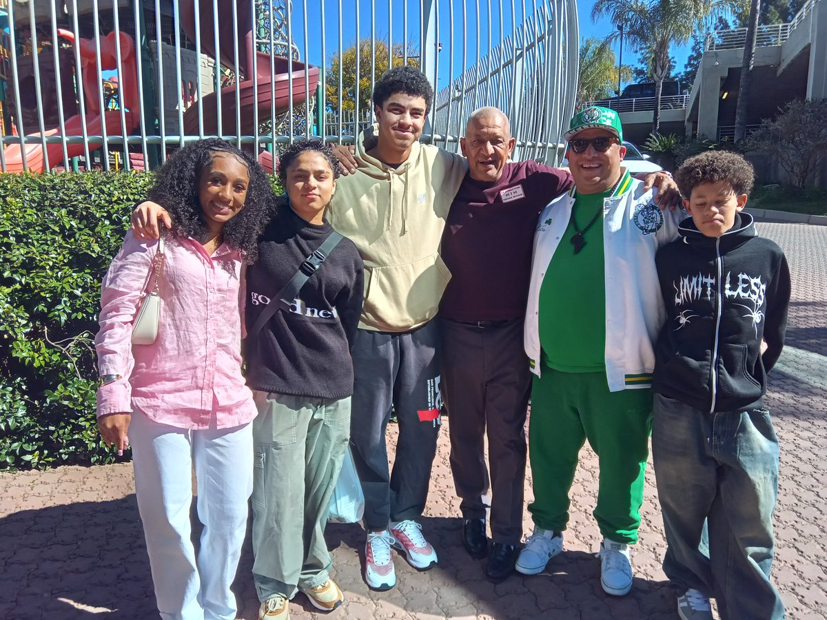 keithAbrahams60's tweet image. KB International MTM INTERNATIONAL AWARDS WINNER enjoyed family time in Johannesburg. Celebrating 16th birthday of my eldest grandchild Johari. Blessings to Sherry for honoring her daughter on her 16th birthday. Much fun was had now the work starts.