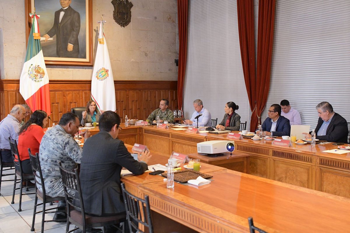FGE_Veracruz's tweet image. La Fiscalía General informa en la Mesa de Coordinación Estatal de Construcción de Paz y Seguridad, sentencias condenatorias por diversos delitos. 
n9.cl/6pzem