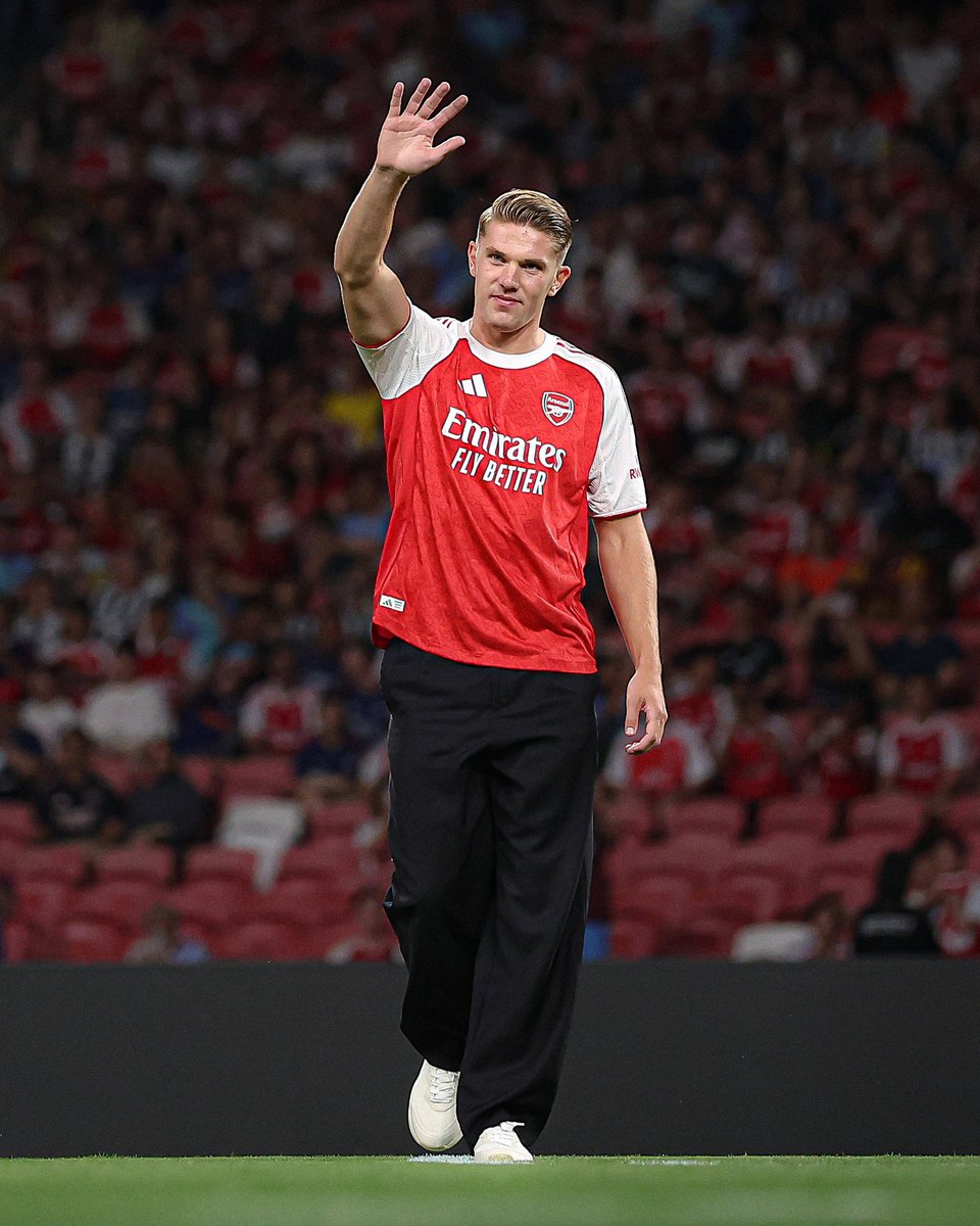amingais1's tweet image. This height only is scary. Viktor Gyökeres at Arsenal is the real deal. Stay warned!