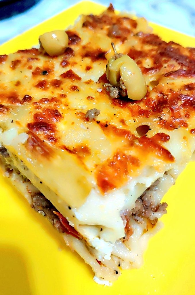 ElsabaghNermin's tweet image. سايبالكم  حتة 👇🏻
بتحبوها لحمة 🍖ولا فراخ🍗
🤔
افتكر انا بس اللي بحط فيها زتون اخضر 🫒