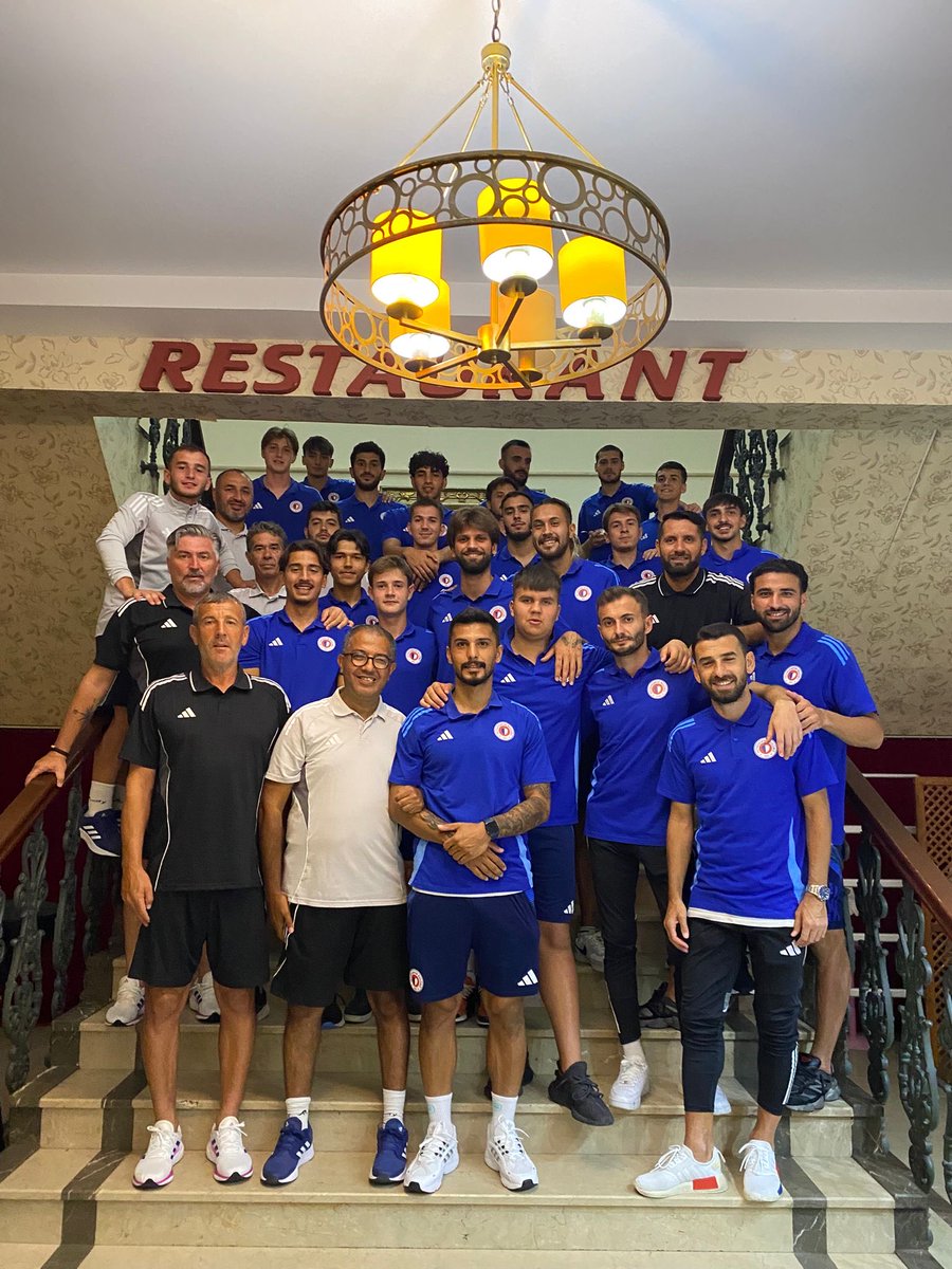 Kartepe kampımızda  Kulüp Medya Sorumlumuz Eyup Özkan’ın doğum gününü teknik ekibimiz ve futbolcularımızla birlikte kutladık.

Medya Sorumlumuz Eyup Özkan’ın doğum gününü kutlar, yeni yaşında sağlık, başarı ve mutluluklar dileriz. ⁦<a href="/eyupozkann/">Eyup Özkan</a>⁩