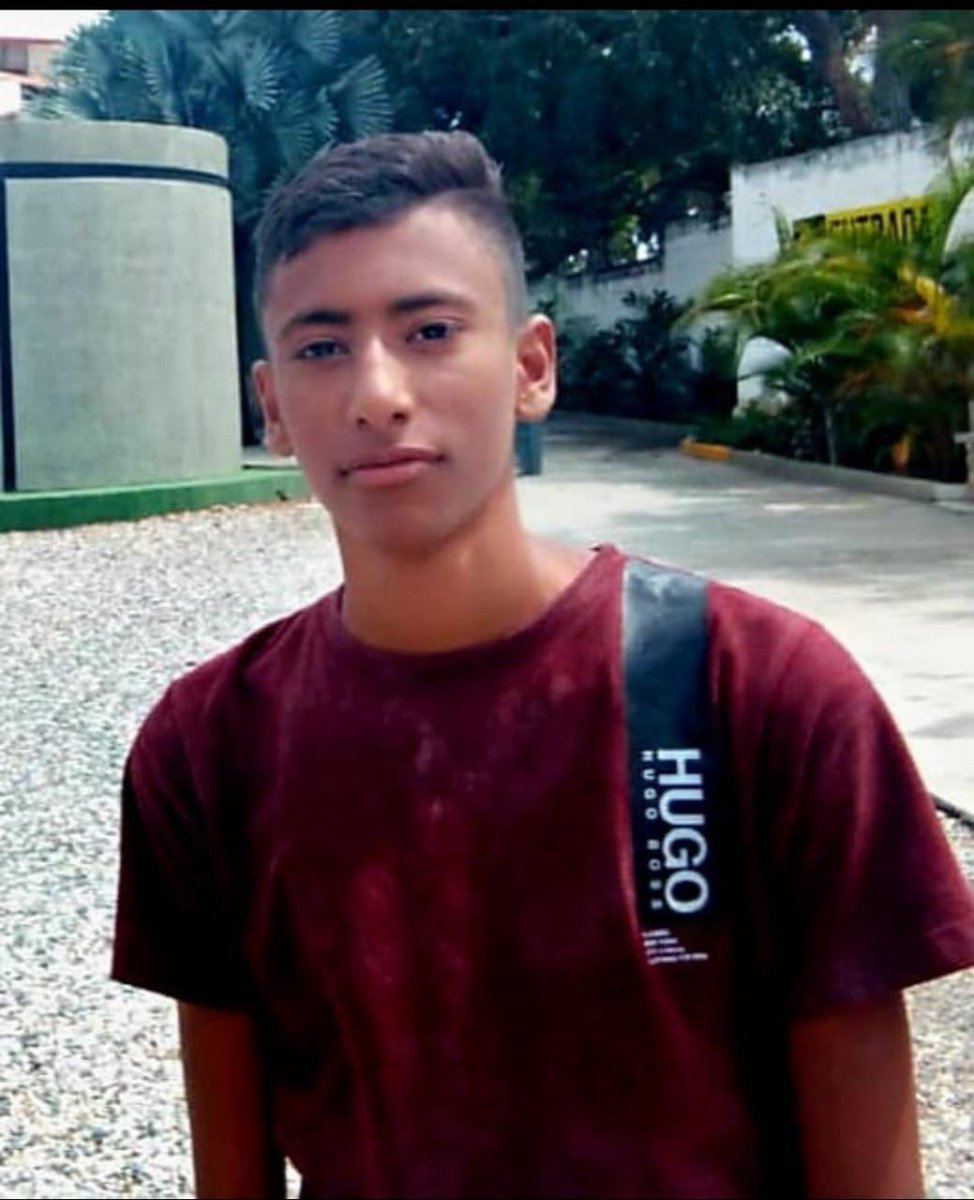 El acto de graduación de bachiller de Gabriel José Rodríguez es este martes, #29Jul, pero no podrá asistir porque sigue detenido arbitrariamente en el Centro Socioeducativo Profesor Aristóbulo Istúriz, en el Manzano, estado #Lara. 

Gabriel es uno de los cuatro adolescentes que